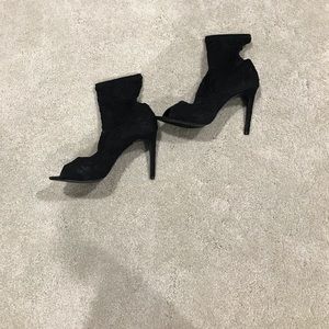 ****SOLD on another platform****Charles David lace